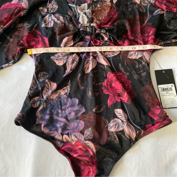 GUESS Women's Jazzi Kimono Sleeves Dawn Of Rose Print Black Bodysuit Size XS - Picture 7 of 12